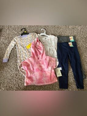 Girls size 3T assortment of clothes